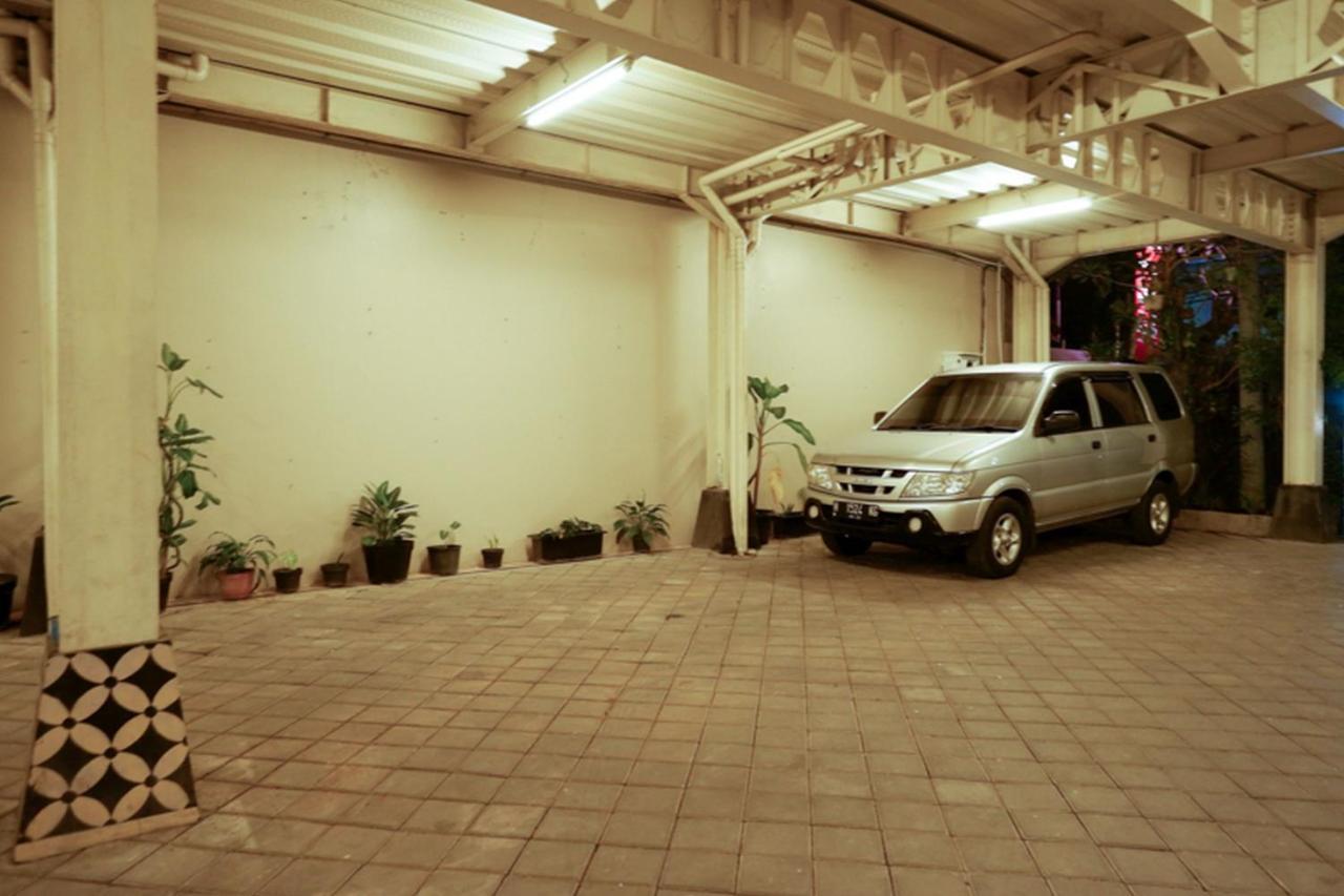 Urbanview Rumah Kandjani Yogyakarta Kejayan Exterior photo